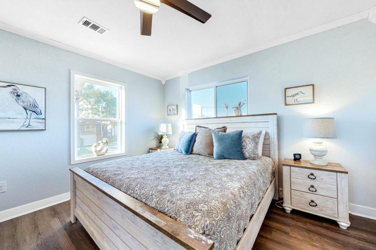 Oasis By The Bay-Upstairs Unit Villa Galveston Exterior photo