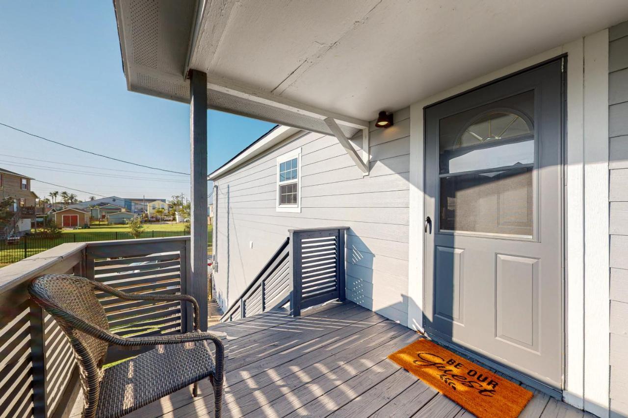 Oasis By The Bay-Upstairs Unit Villa Galveston Exterior photo