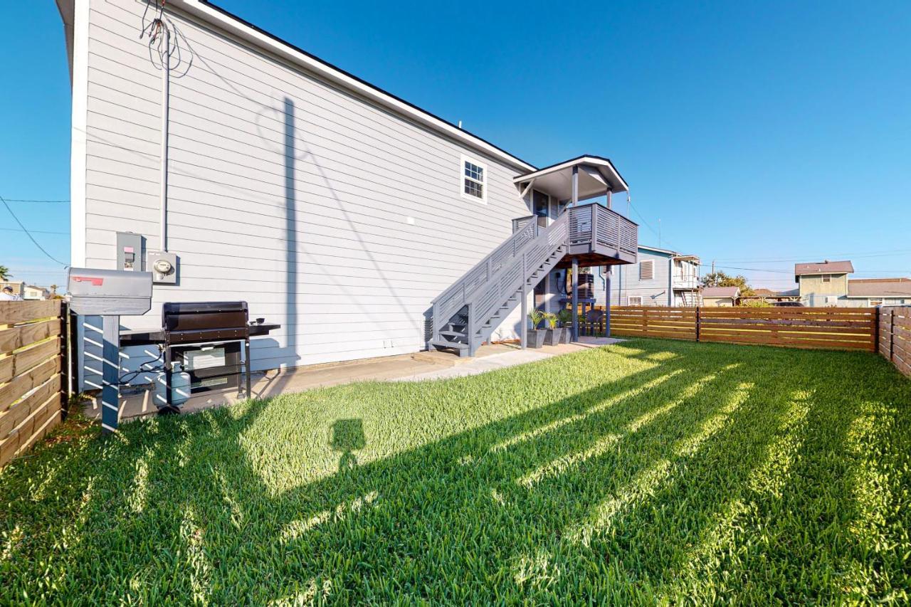 Oasis By The Bay-Upstairs Unit Villa Galveston Exterior photo