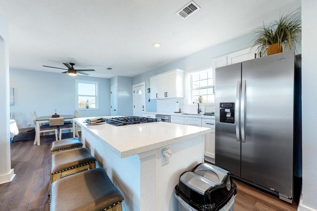 Oasis By The Bay-Upstairs Unit Villa Galveston Exterior photo